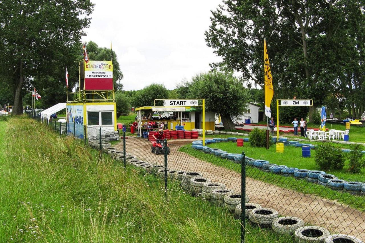 Reetdachhaus Mit Eigenem Strandkorb In Wohlenberg An Der Ostsee Exterior foto